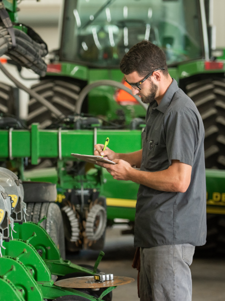 John Deere, farm group reach deal on fixing equipment